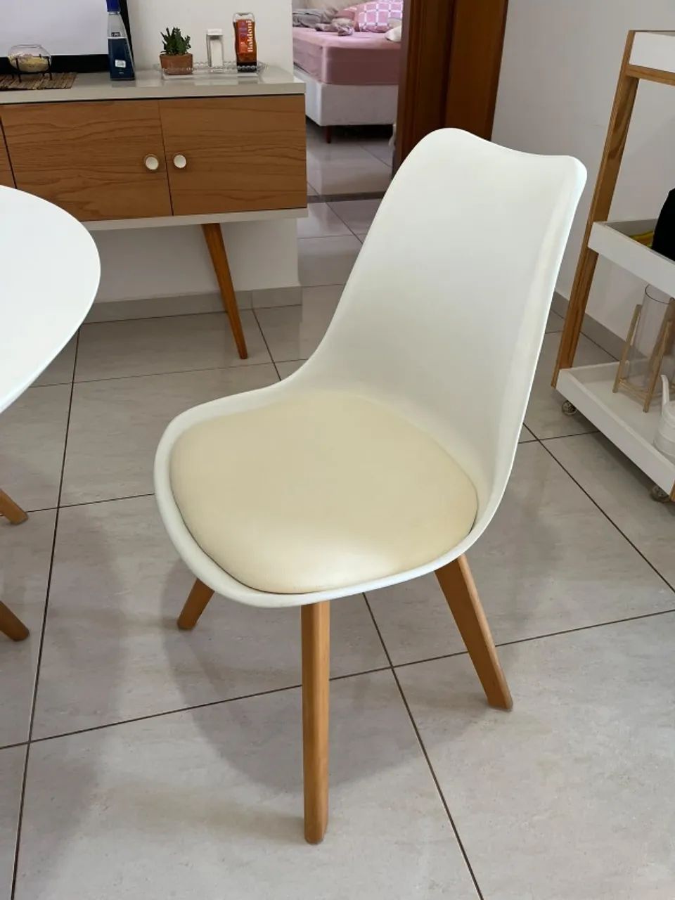Mesa Square Redonda 108 cm + 4 Cadeiras Eames Wood Leida - Foto 3