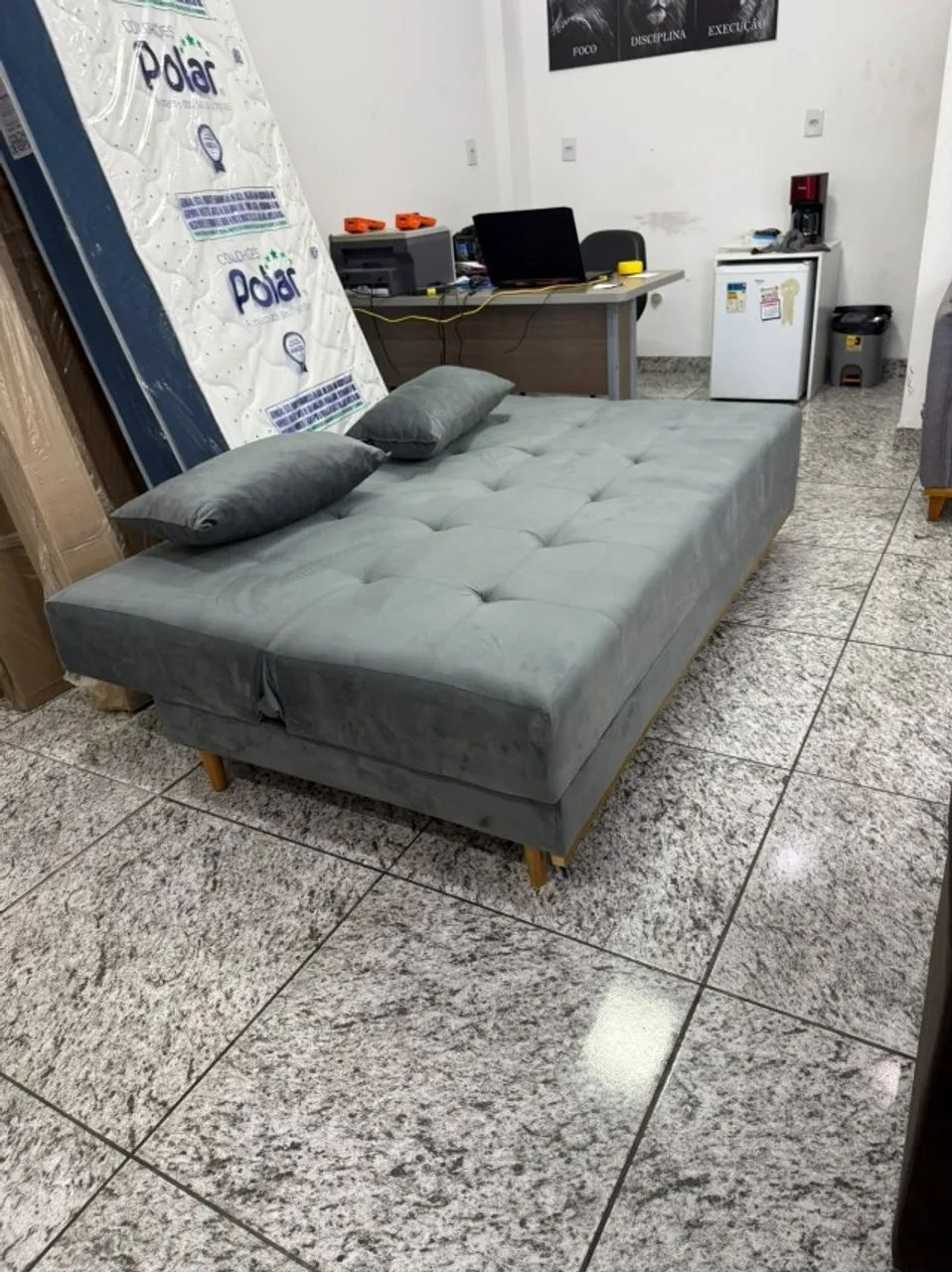 Sofá Cama Casal 1,80m Veludo Compacto e Funcional - Foto 5