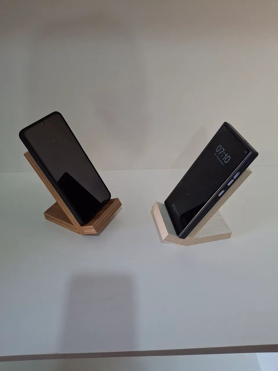 Suporte de Mesa para Celular em MDF  - Foto 3
