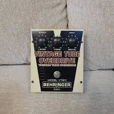 BEHRINGER PEDAL GUIT VT911 ***$