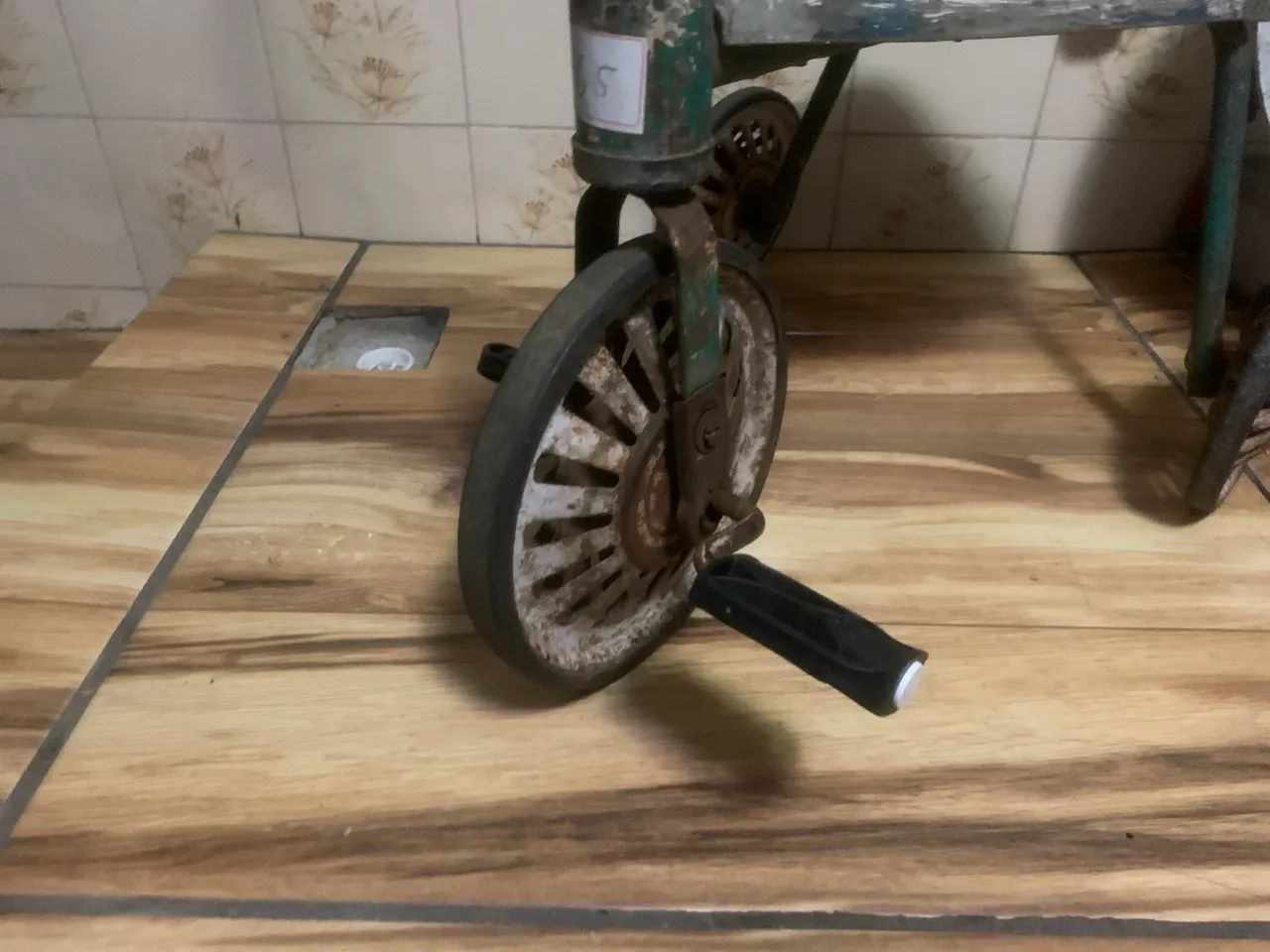 triciclo ou velocípede antigo