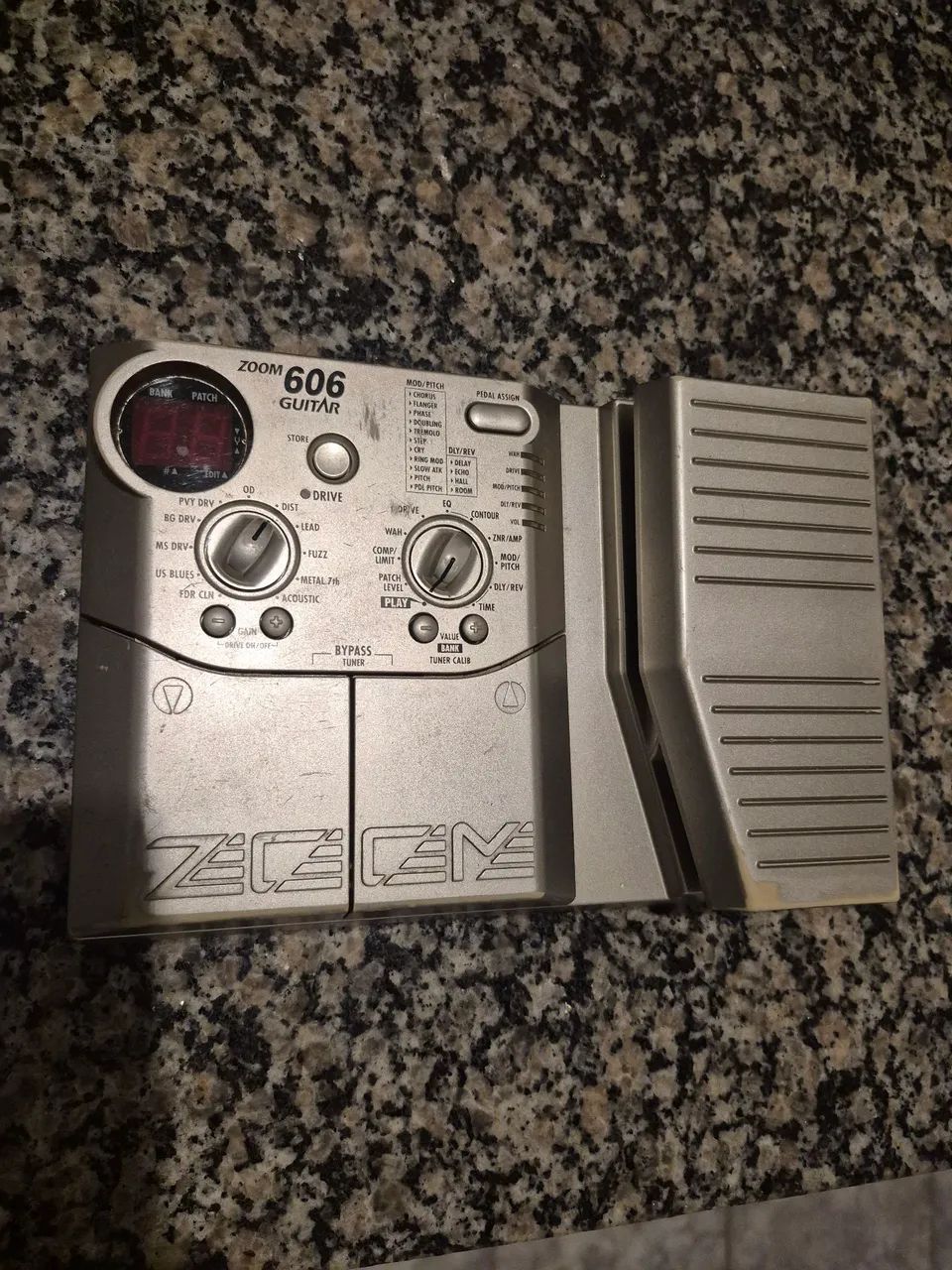 Pedaleira Zoom 606