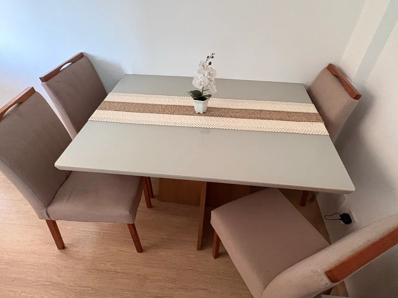 Mesa com 4 cadeiras  - Foto 2