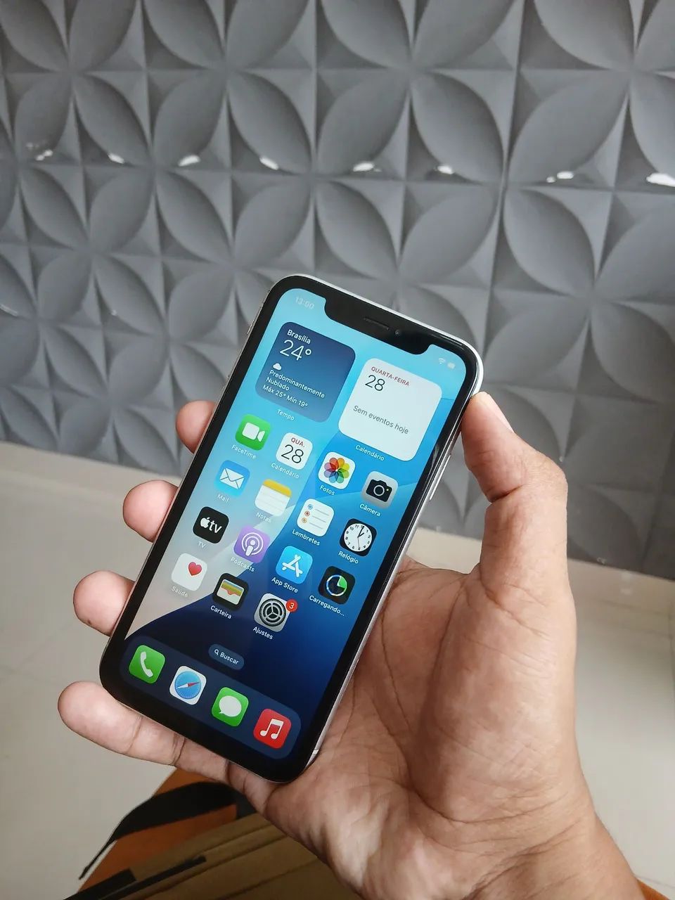 IPHONE  XR PERFEITO LINDO  TROCO  - Foto 2