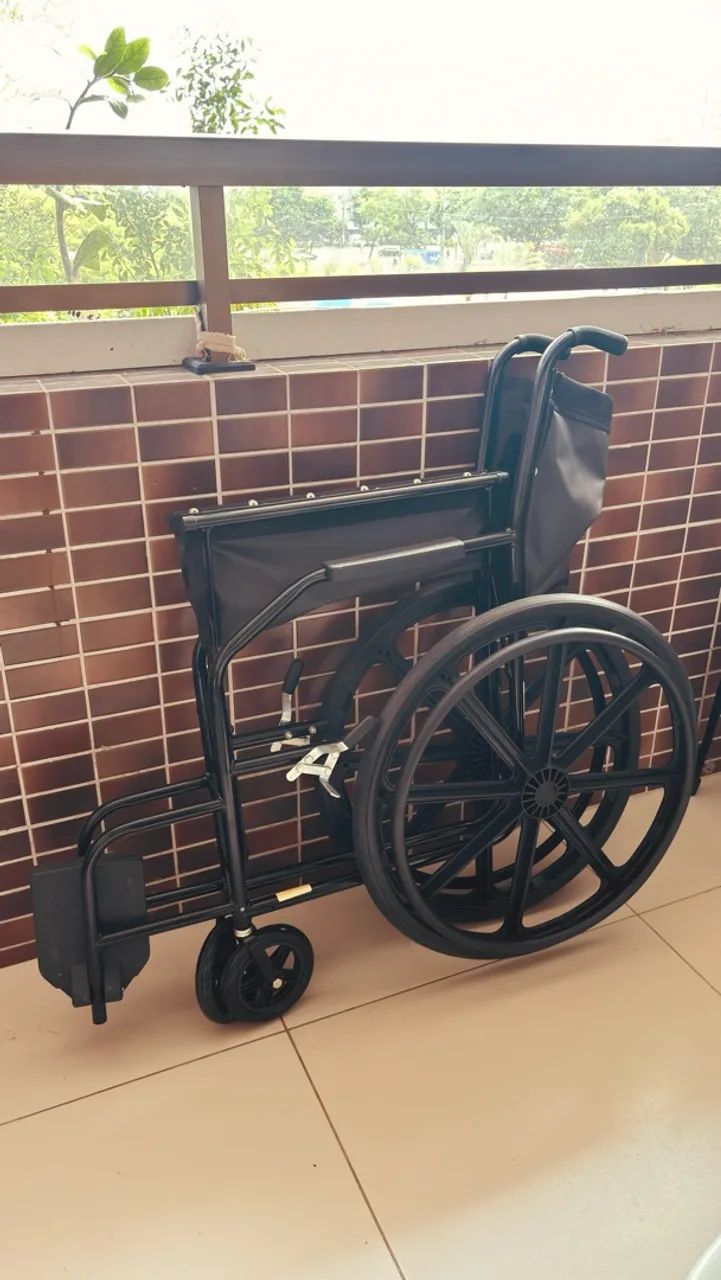Cadeira de rodas nova  - Foto 2