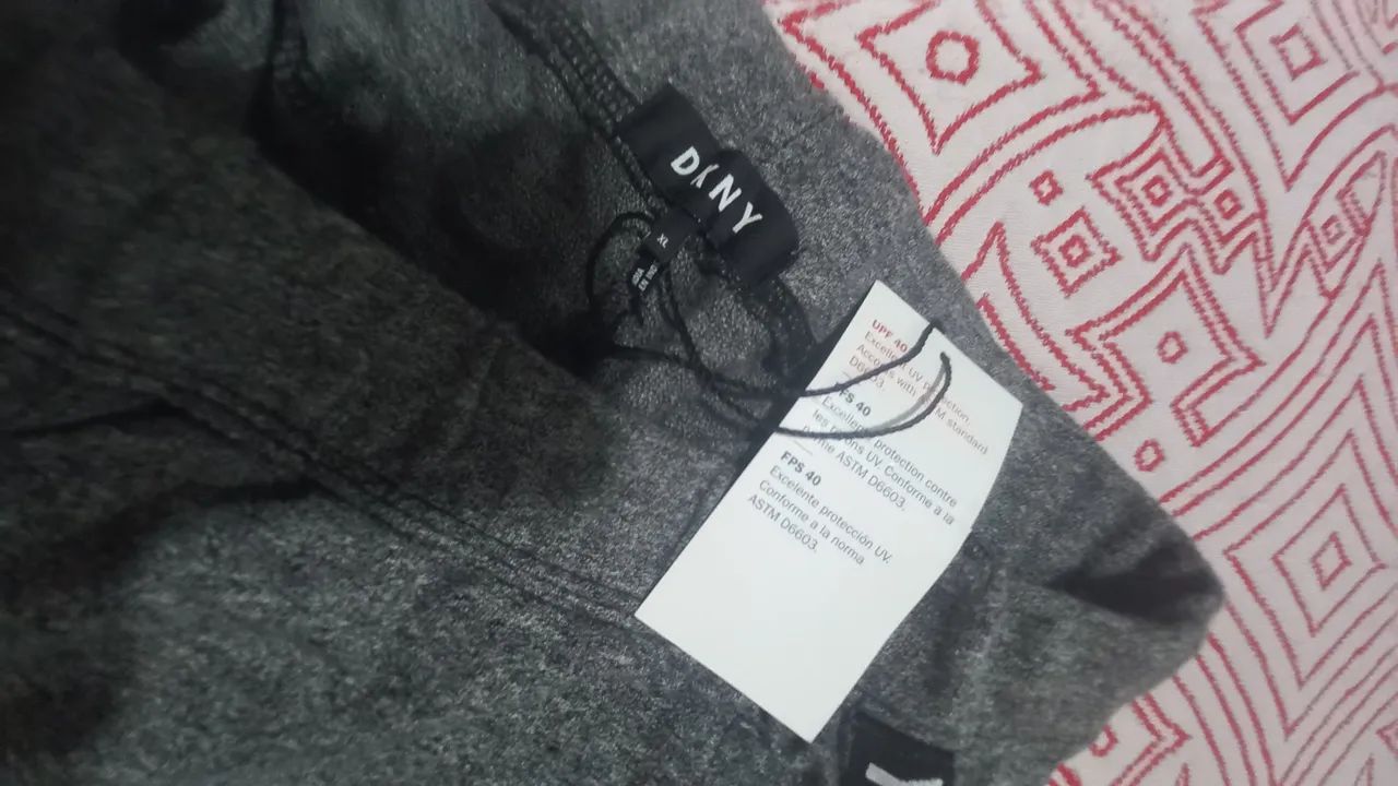 Bermuda importada DKNY nova juvenil  - Foto 2