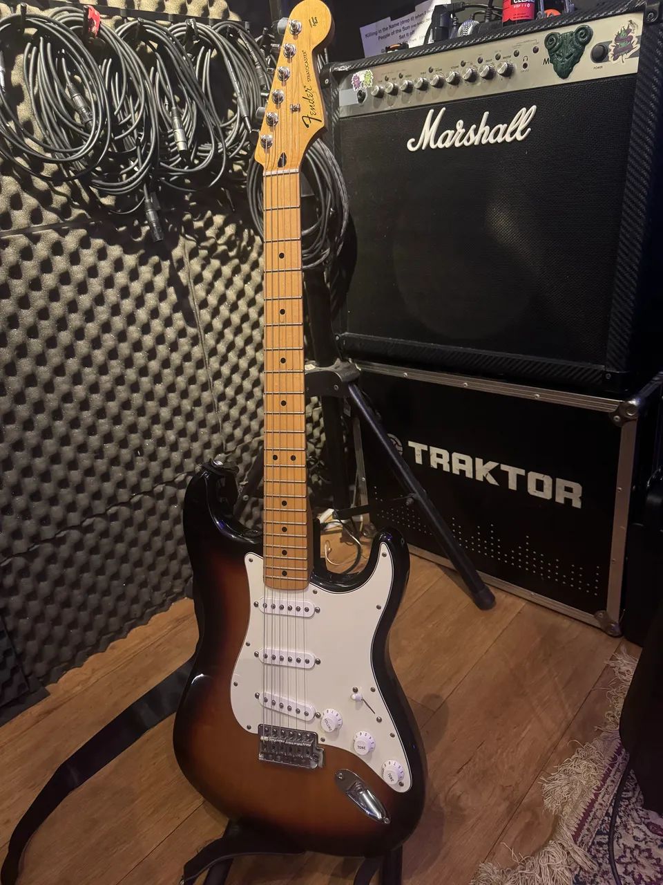 Fender stratocaster MN 2015 sunburst  - Foto 2