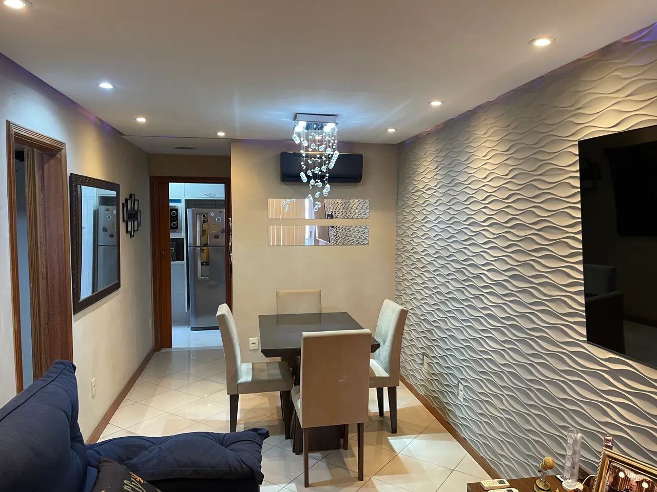 Mesa retangular com vidro na cor preta linda!! - Foto 3