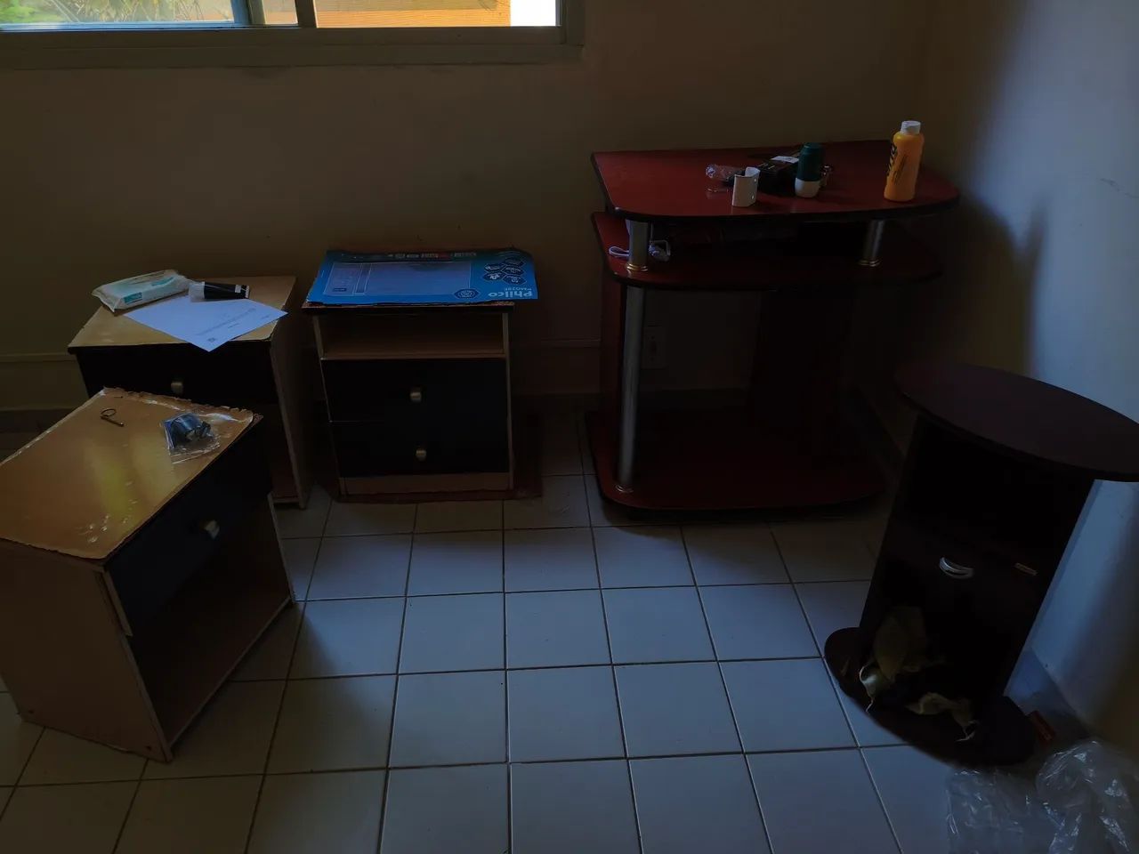 Mesas e criados mudos - Foto 3