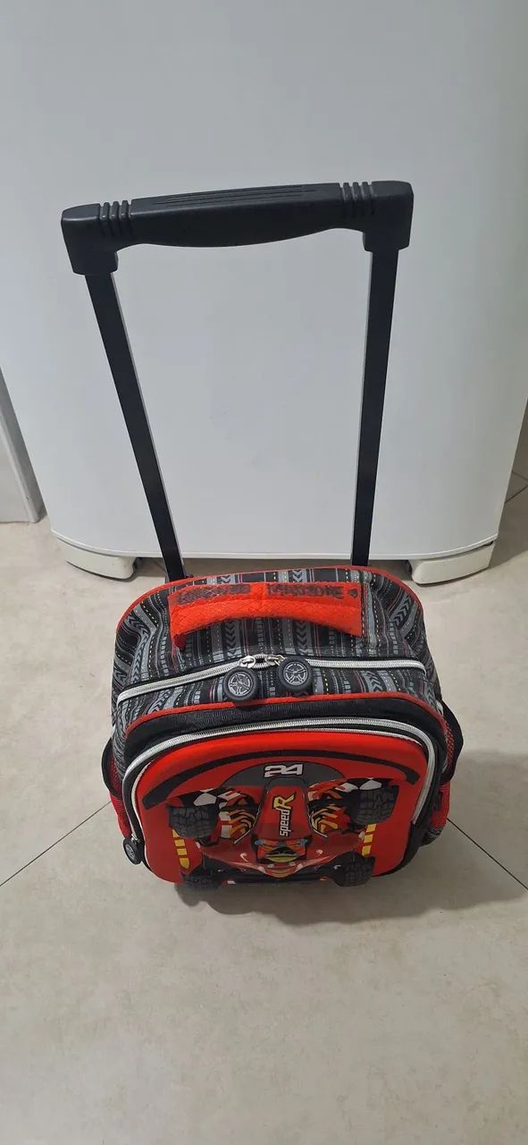 Mochila Carro 3D com led brilho 