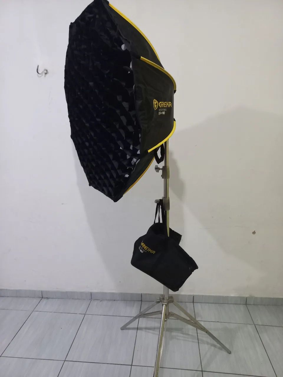 Octabox 90cm + Tripé inox - Foto 4
