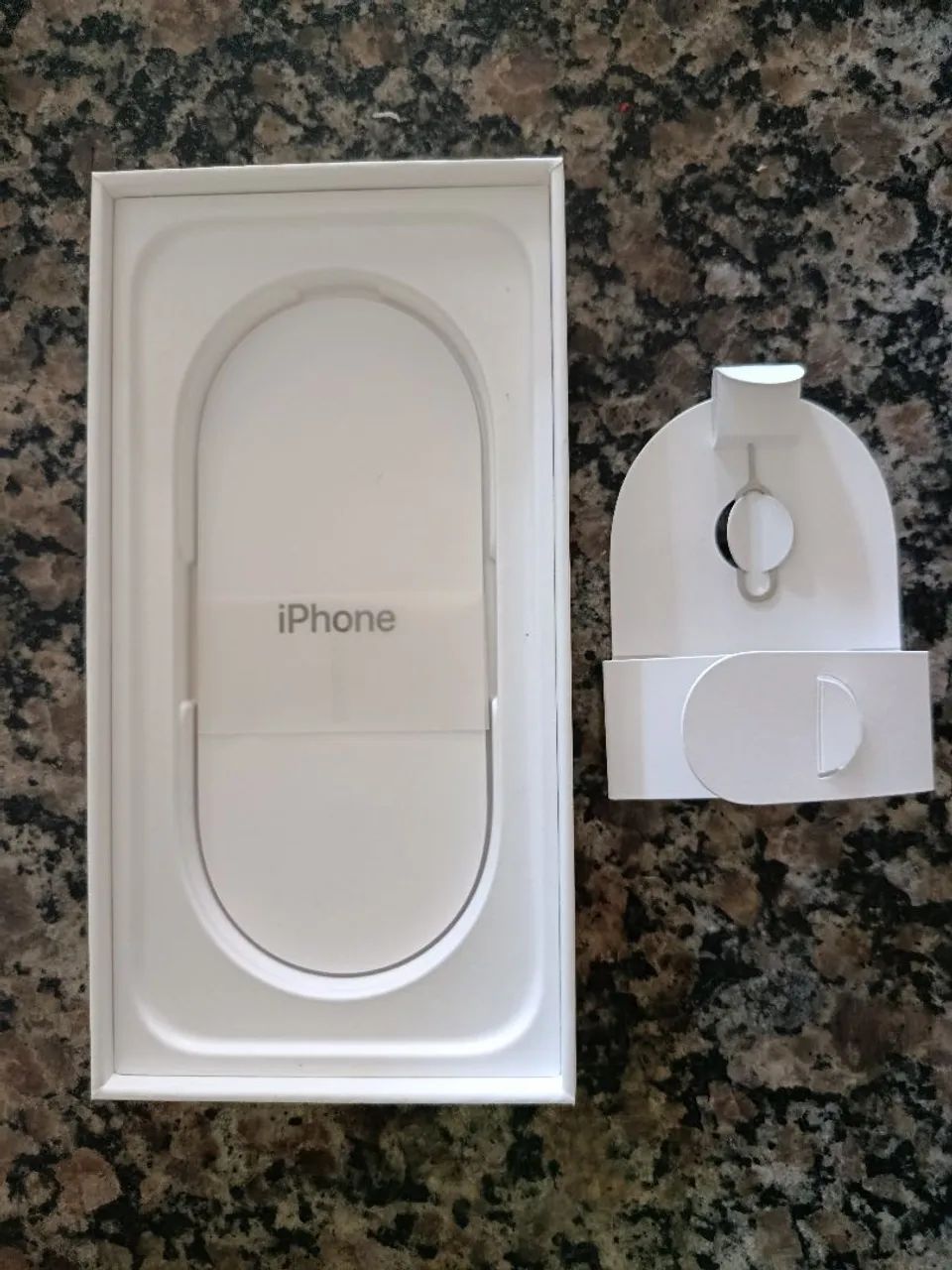 Caixa iPhone 16 e carregador Megasafe  - Foto 2