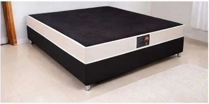 Cama de casal com espuma