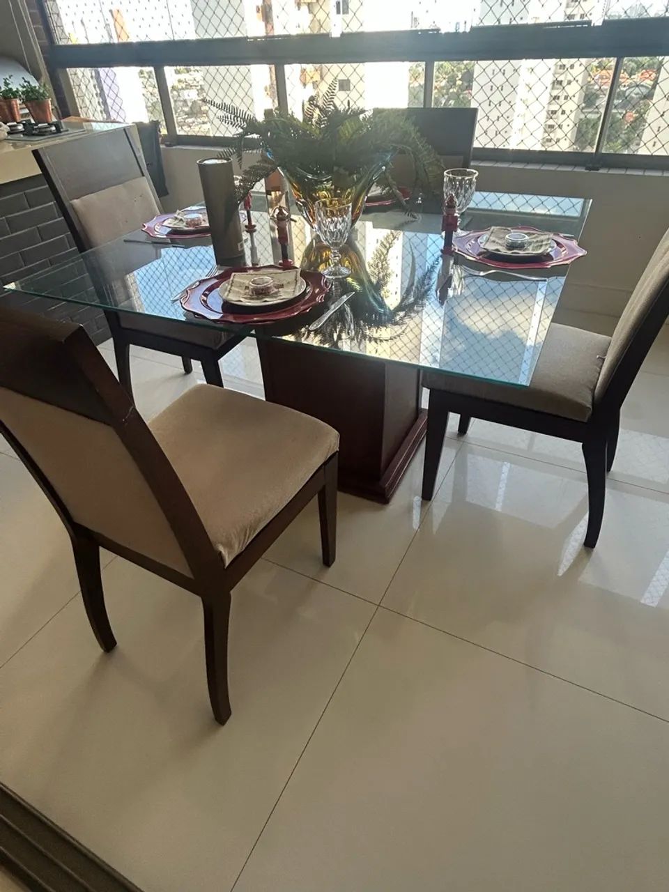 OPORTUNIDADE: MESA DE JANTAR E CADEIRAS INCLUSAS  - Foto 2