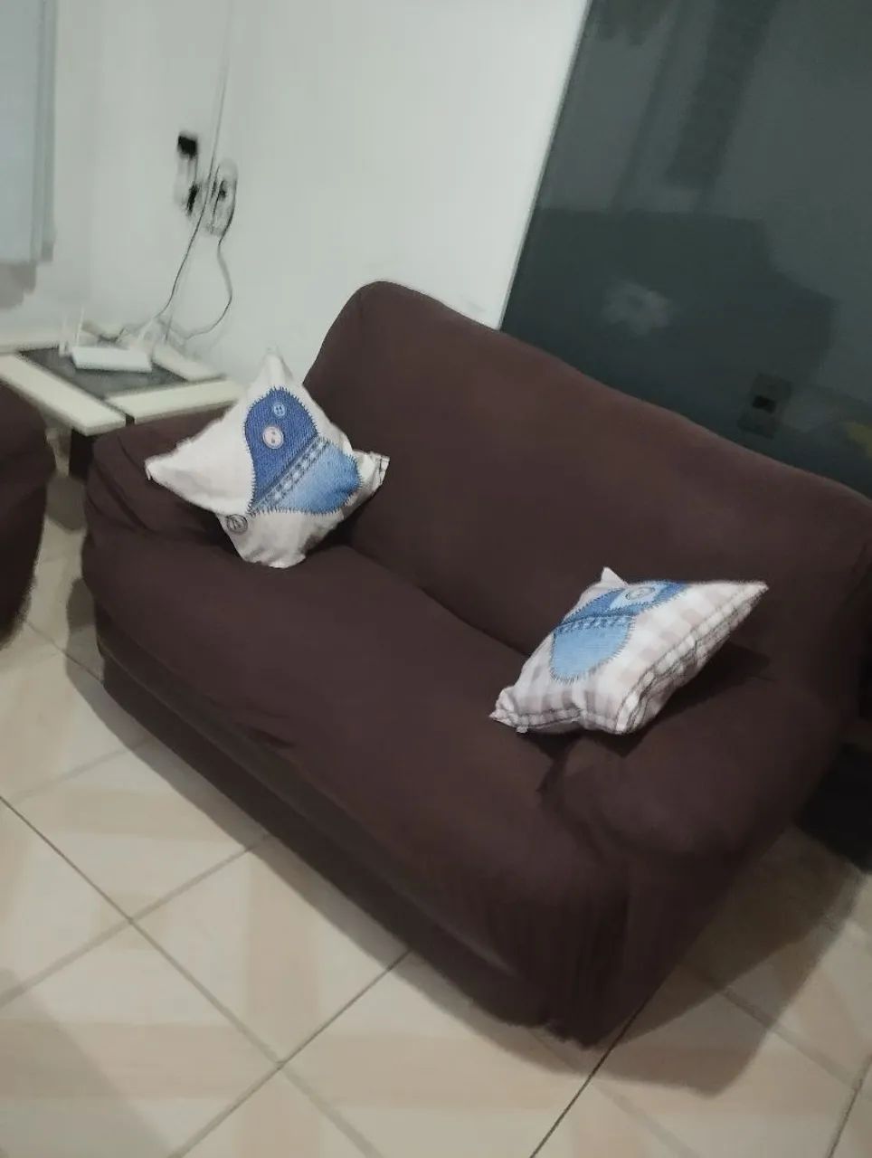 SOFÁ DE COURINO MARROM