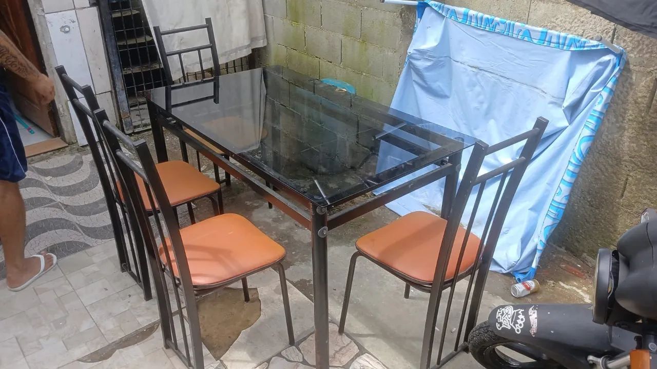 Mesa com 4 cadeiras  - Foto 2