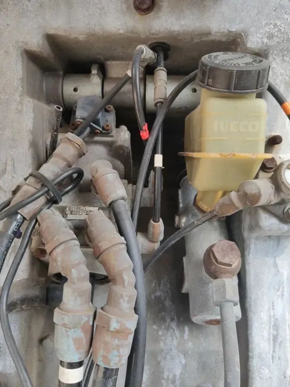 Válvula pedal de freio Iveco Eurotech 450e37 - Foto 2