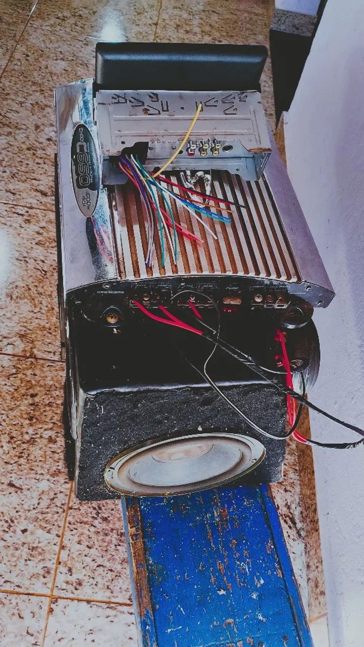 Vendo o kit multimídia mais caixa de som de trio com módulo 1600w com 4 canais - Foto 2