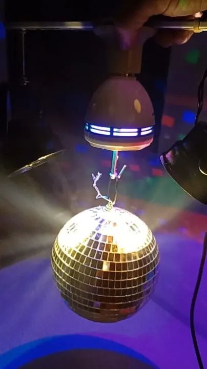 Globo espelhado com refletor led e motor