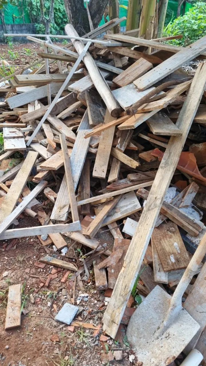 Tábuas, escoramentos e madeiras para construção usadas uma vez - Foto 3