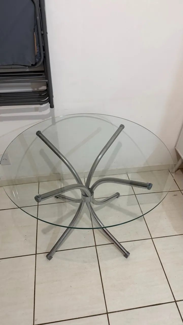Mesa de vidro com cadeiras - Foto 2