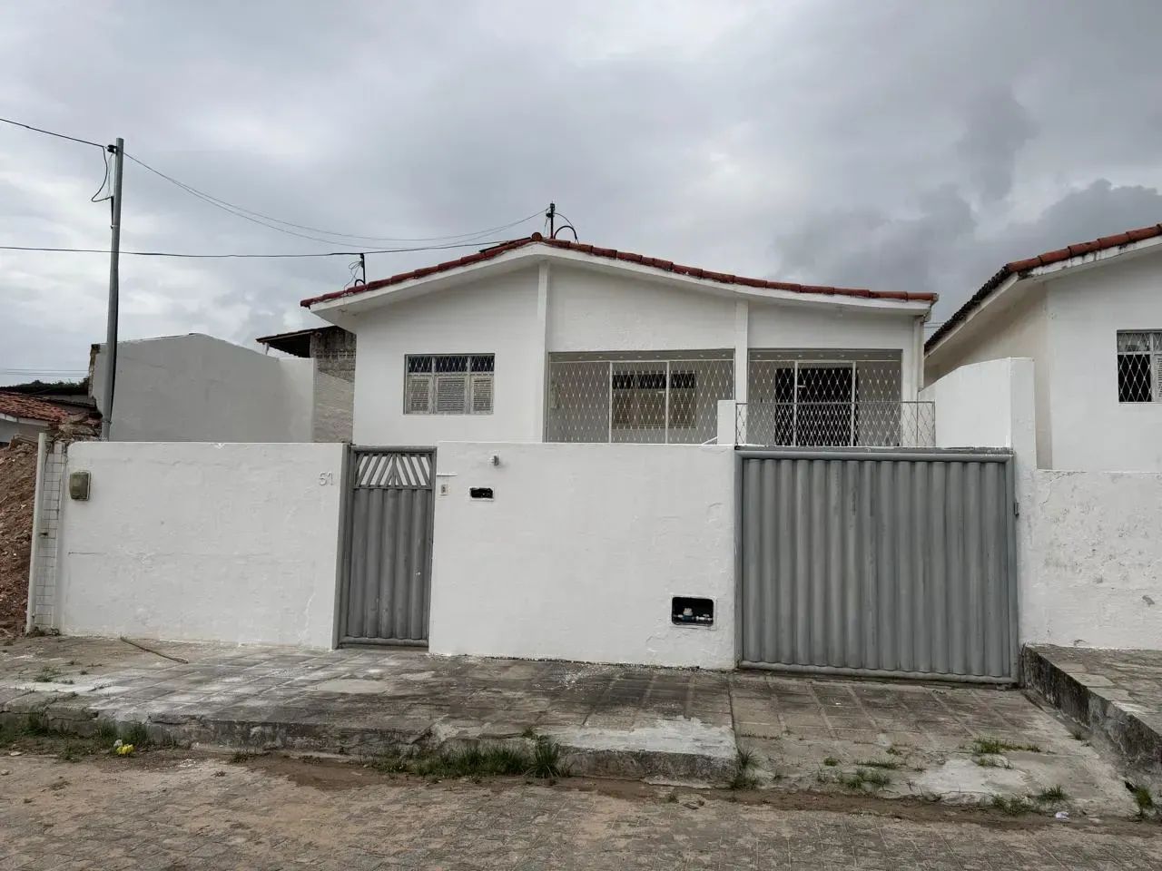 Casa com 3 quartos, suíte e quintal no Castelo Branco!