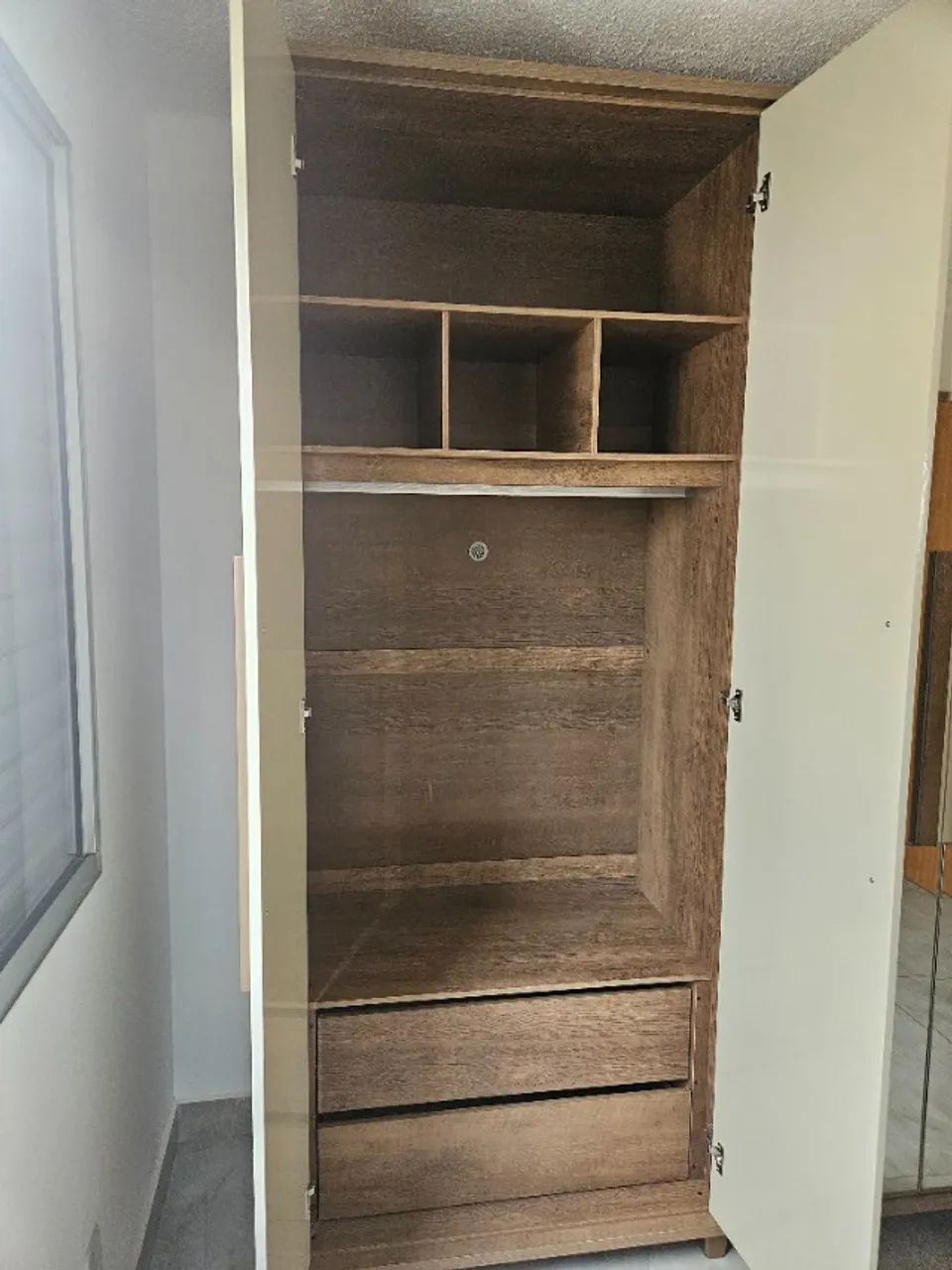GUARDA-ROUPA DE 6 PORTAS A VENDA - Foto 4