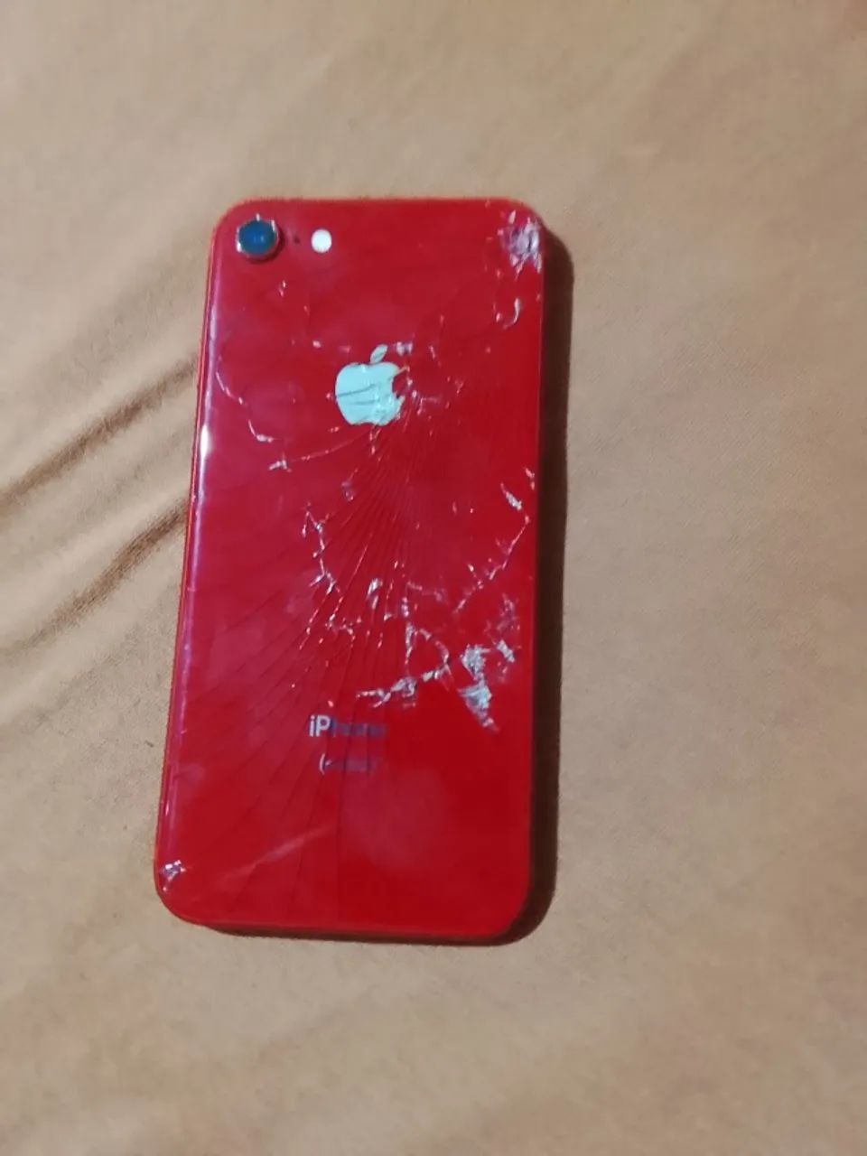Celular iPhone 8 está quebrado mas funciona