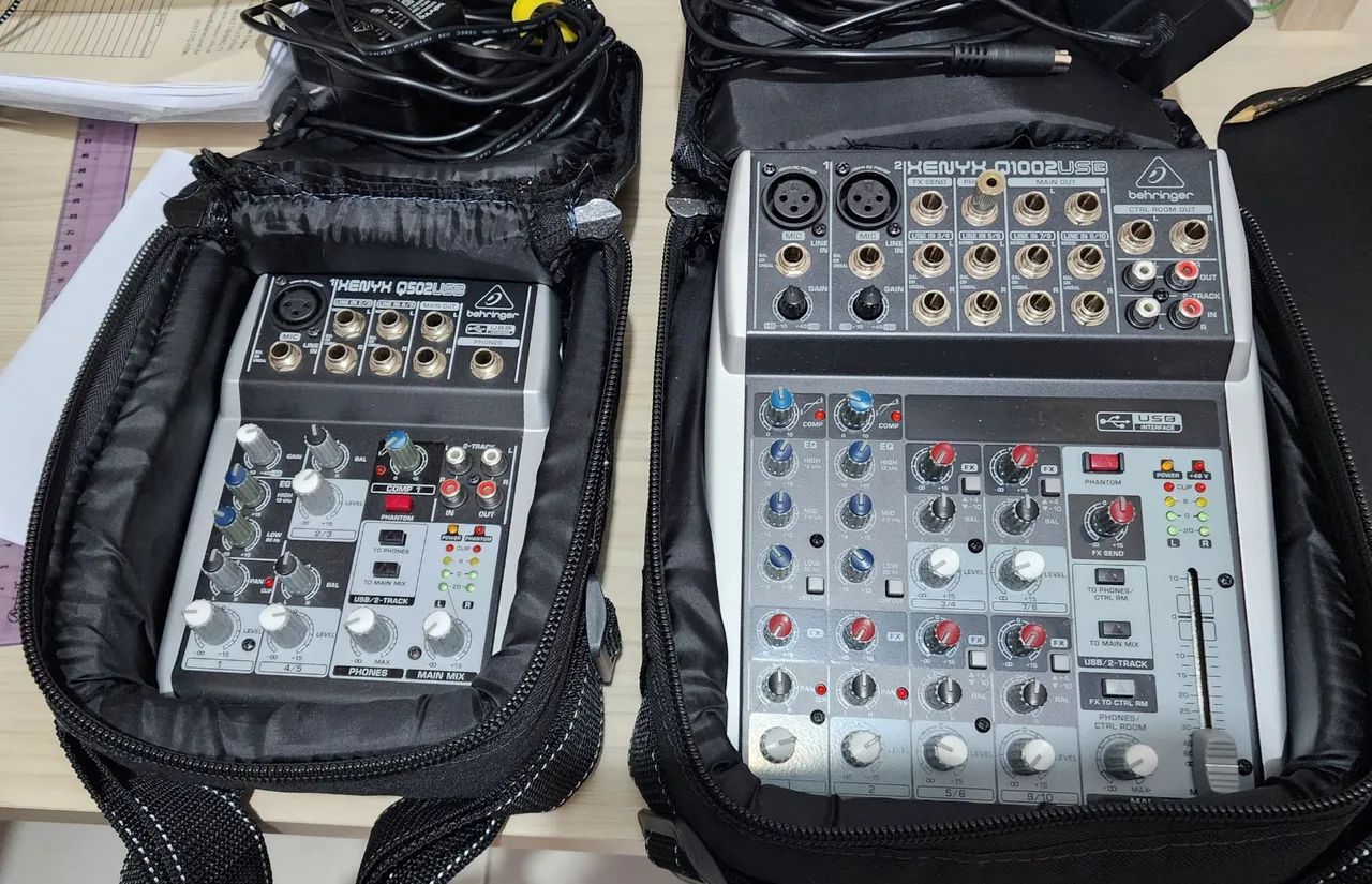 Mesa de som com interface de áudio Behringer Xenyx Q1002 USB 110v