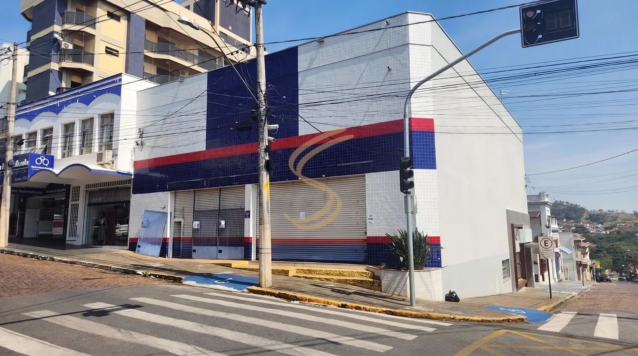 Prédio de Esquina para Alugar no Centro com 506 m² de Área Total