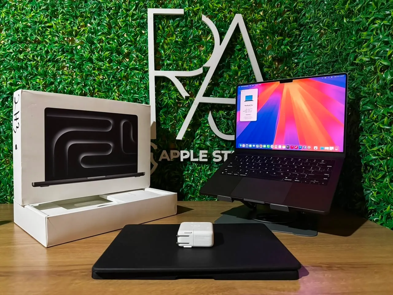 MacBook Pro M2 2022 8gb 256gb com apenas 6 ciclos - Notebooks