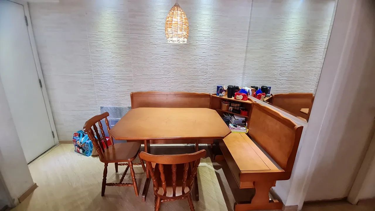 Mesa madeira maciça com cadeiras