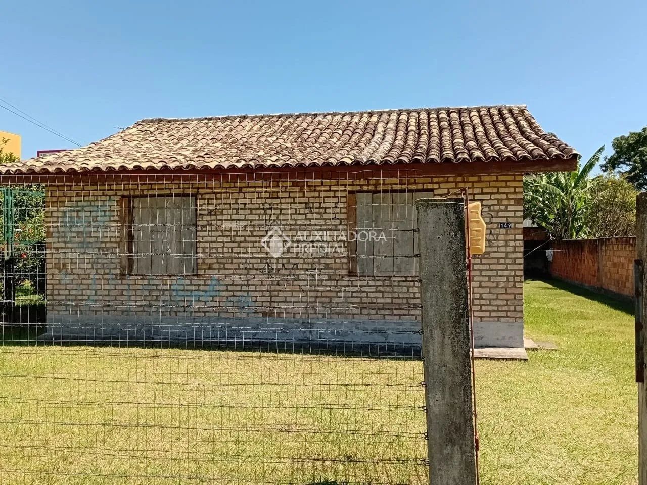 CASA EM AMPLO TERRENO COM LOCALIZAÇÃO PRIVILIGIADA COM POTENCIAL COMERCIAL