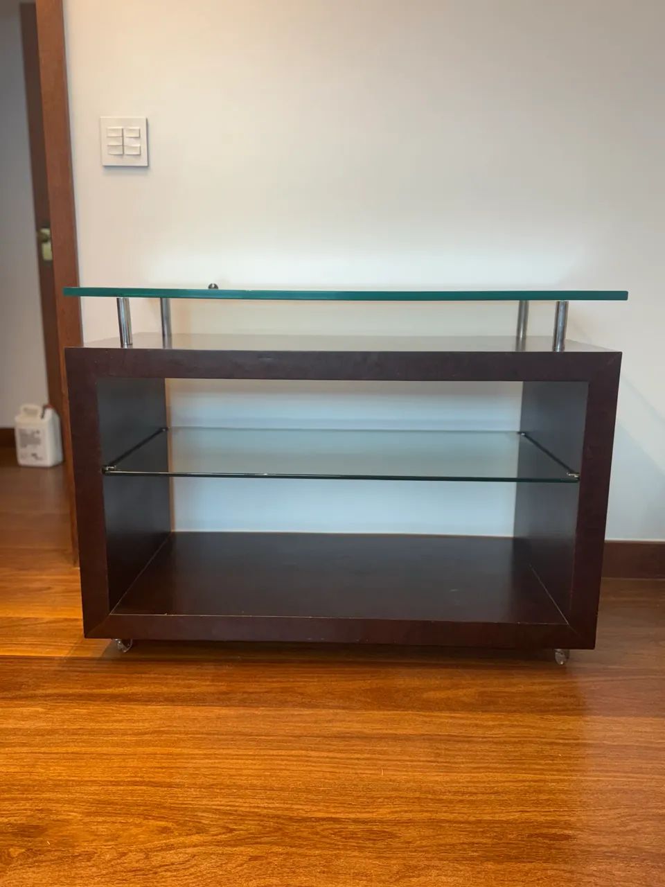 RACK DE MADEIRA 1,16X0,56X0,66 RODAS