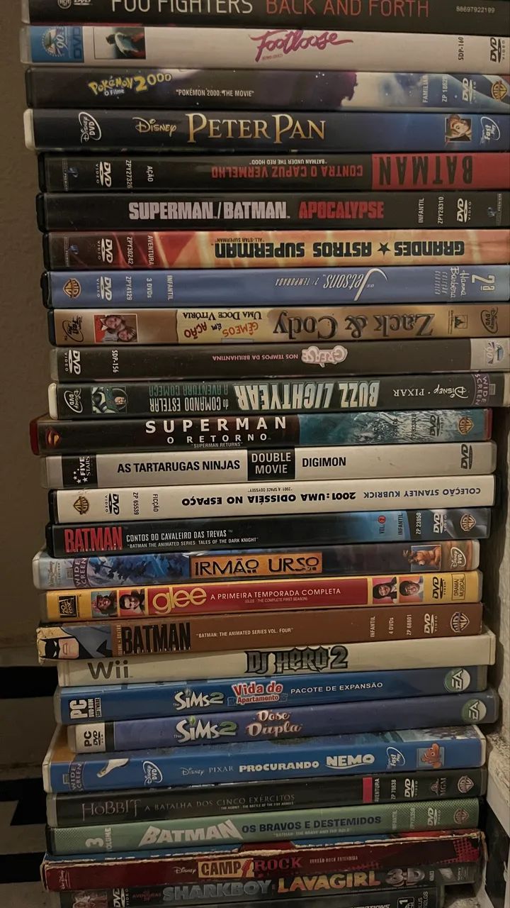 DVDs variados (Los Hermanos, Glee, Batman, Digimon, Disney, etc)