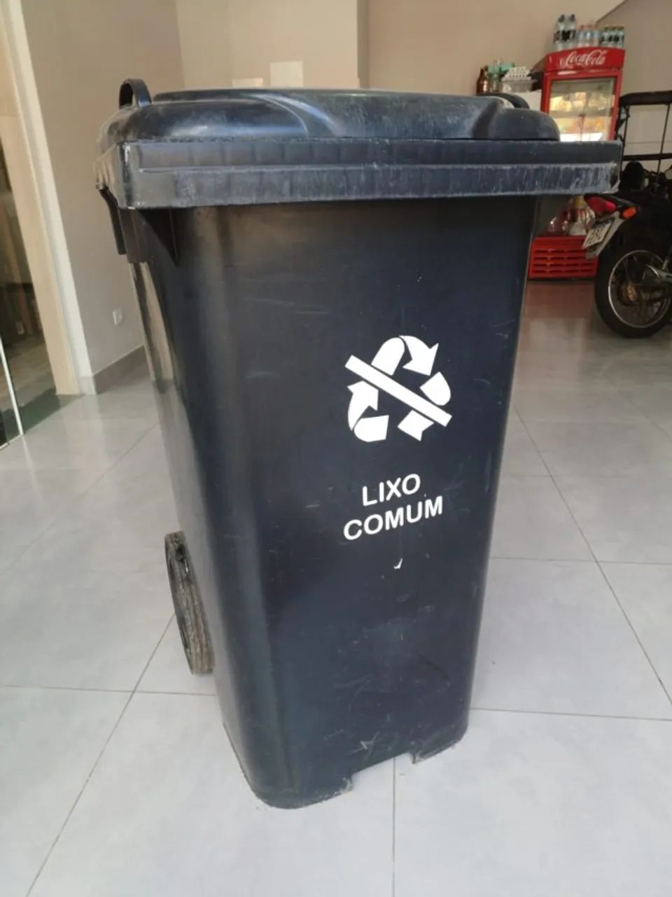 lixeira com rodas 240 litros