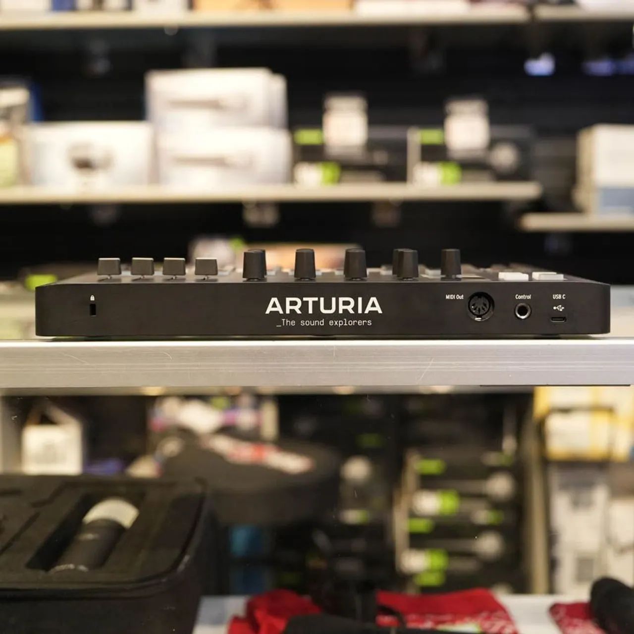 Mid Controlador Arturia Minilab 3 Preto ( Novo ) - Foto 4