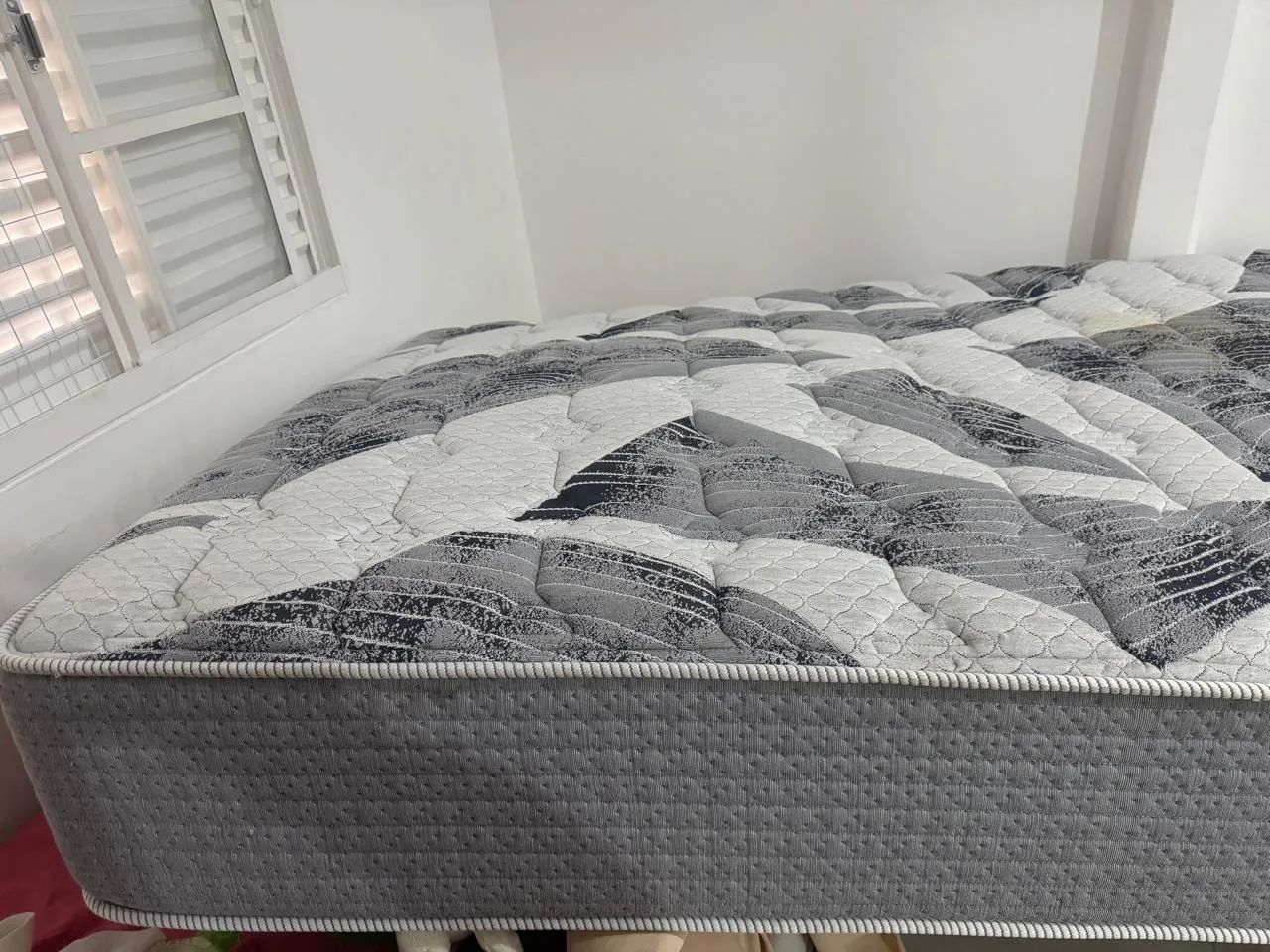 Cama casal box com baú 