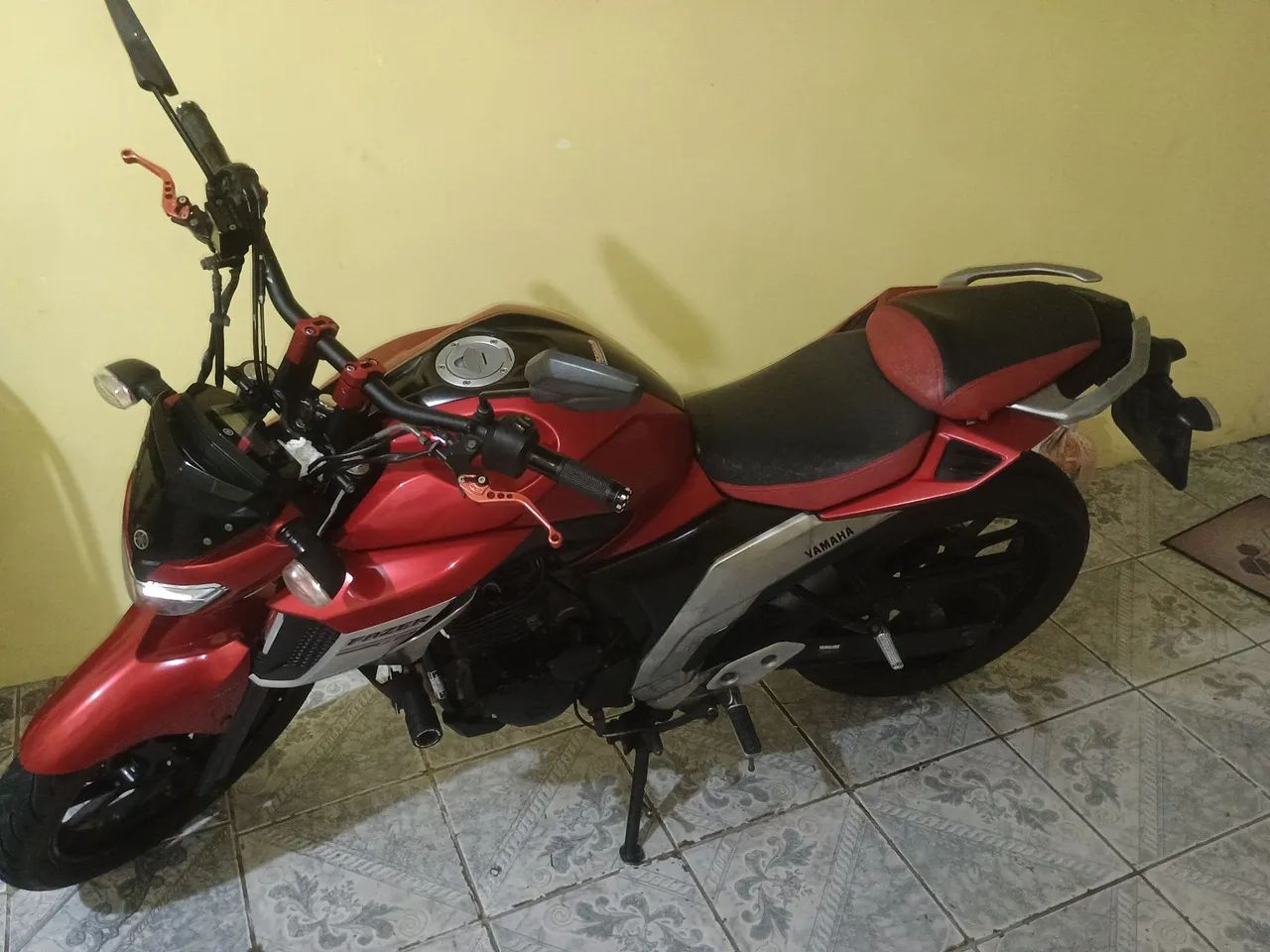 FZ25 