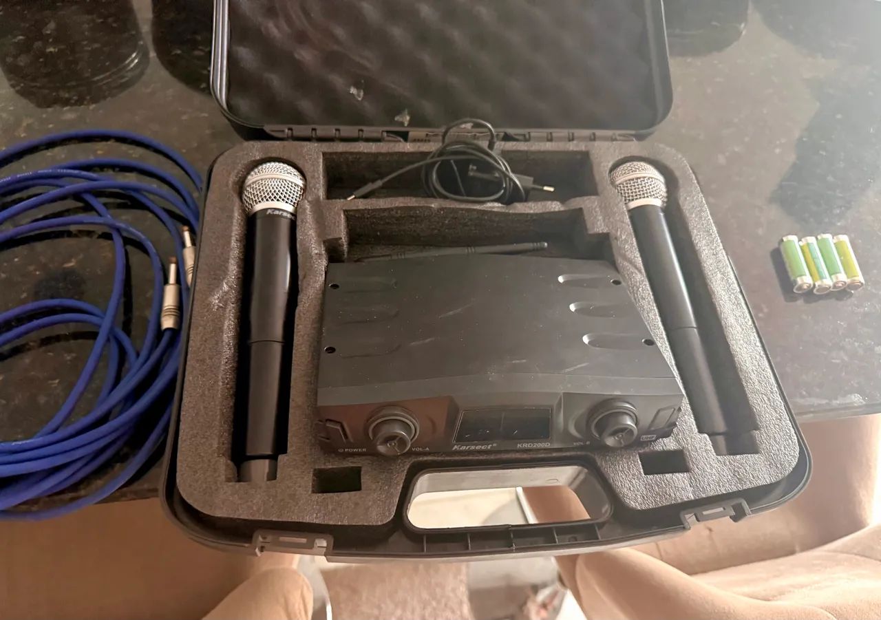 Kit 2 microfones sem fio + base e cabos novos! - Foto 2