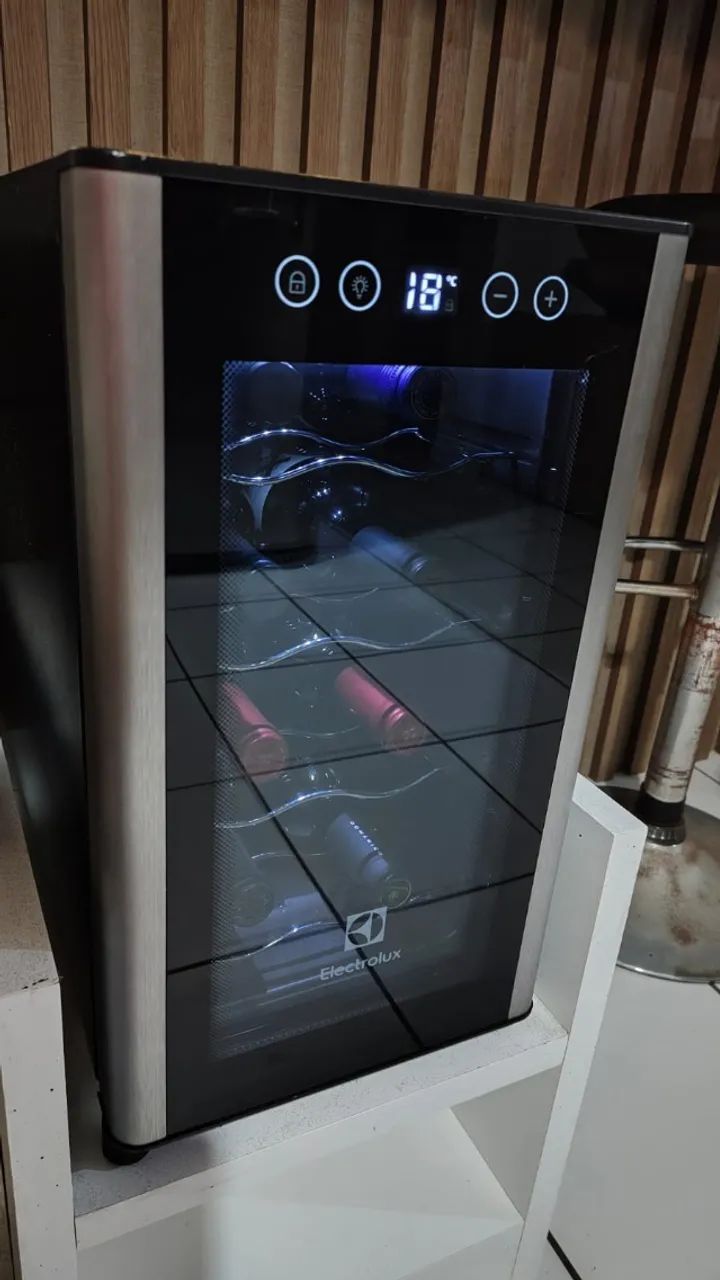 Adega Eletrolux 8 garrafas