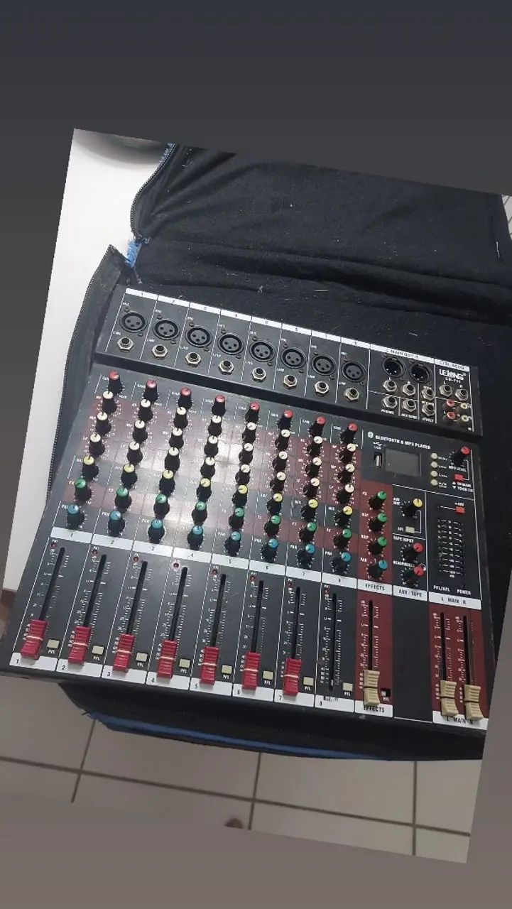 Mesa de som 8 canais 