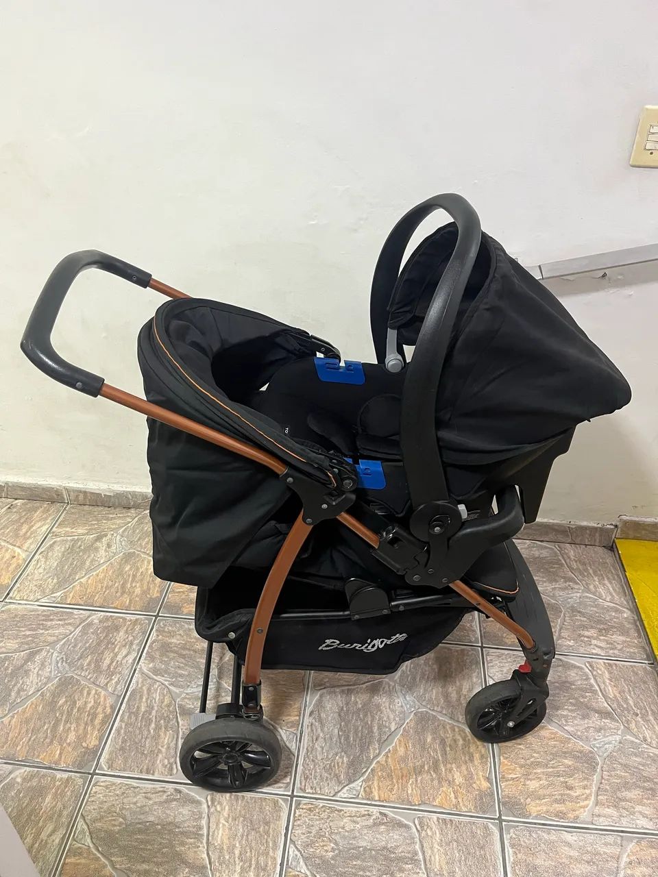 kit carrinho de bebe + bebê conforto e base para o carro