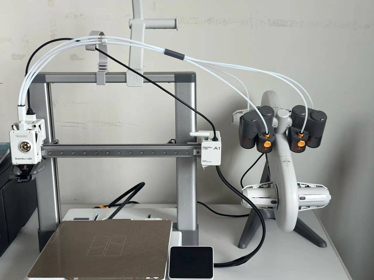 Bambu Lab A1 com AMS (menos de 30 horas de uso) - Foto 2
