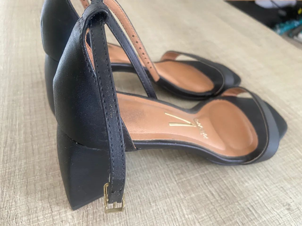 Vendo Sandália 37 