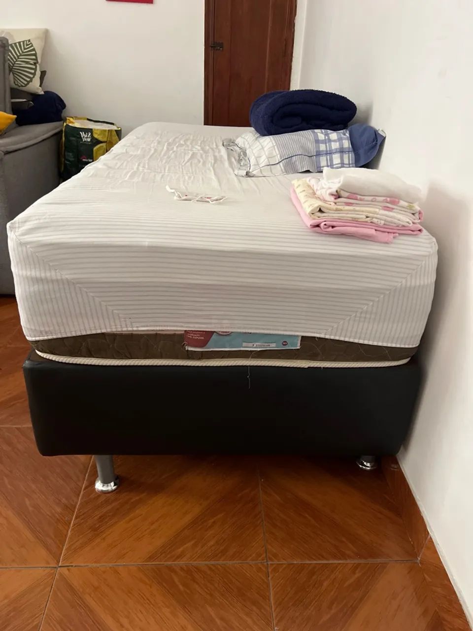 Cama e colchão Castor