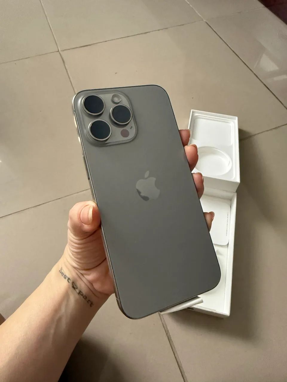 iPhone 15 Pro Max - Foto 5