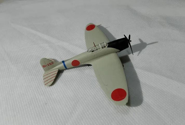Miniatura Avião Aichi D3A1 Type 99 "Val"