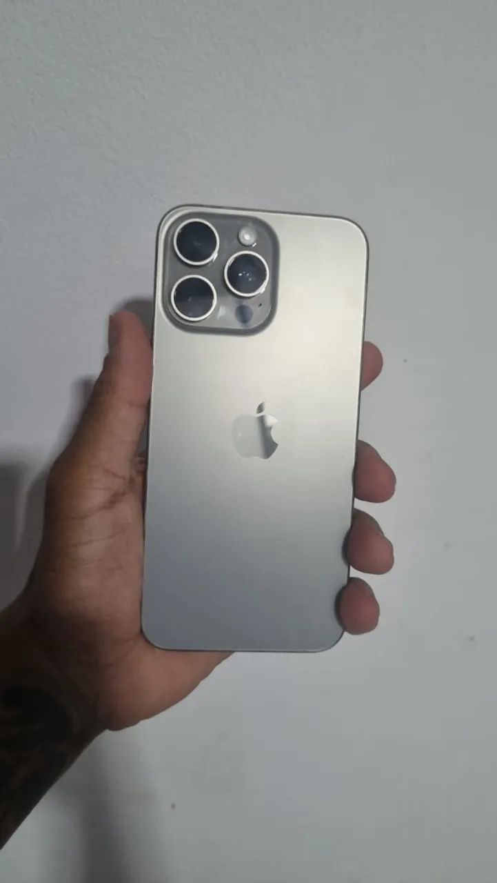 ? iPhone 15 Pro Max  leia a descrição 