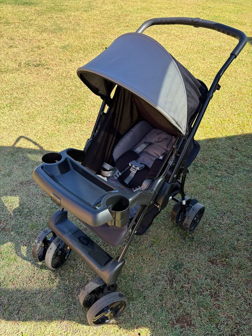 Carrinho de bebê semi novo